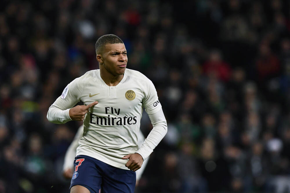 浦东金桥(600639.SH)：刘广安、陶武平、LI YIFAN、雷良海将辞任董事职务